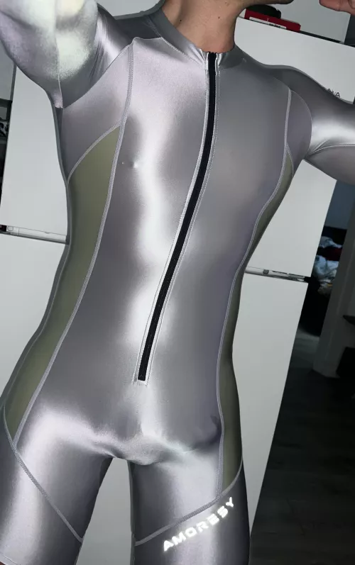 Finally got myself into an amoresy suit by lycracuck