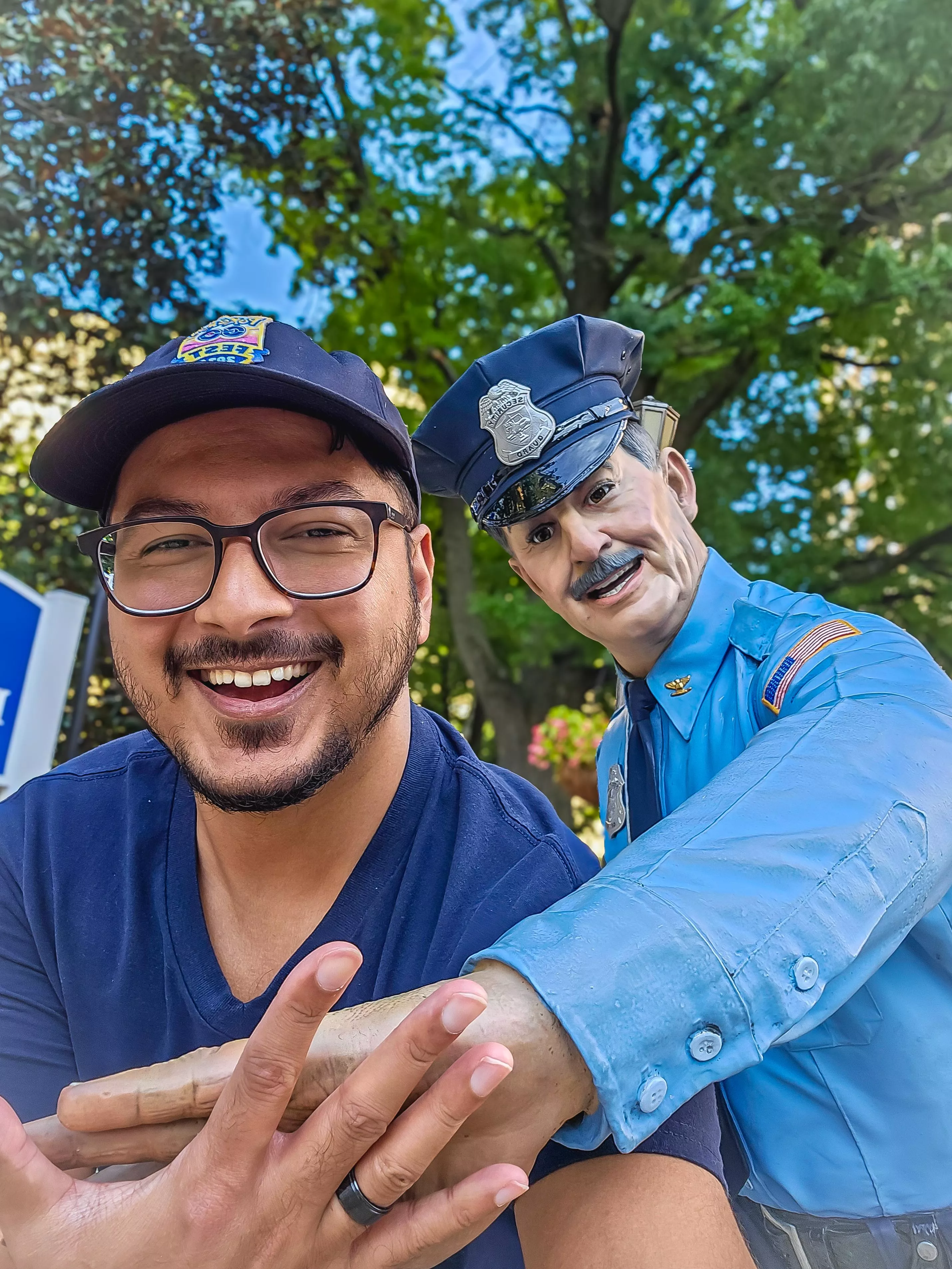 I always have to say hi to my street buddy when visiting Maryland. Will meet a human friend later tonight.  posted by FrozenBr33ze