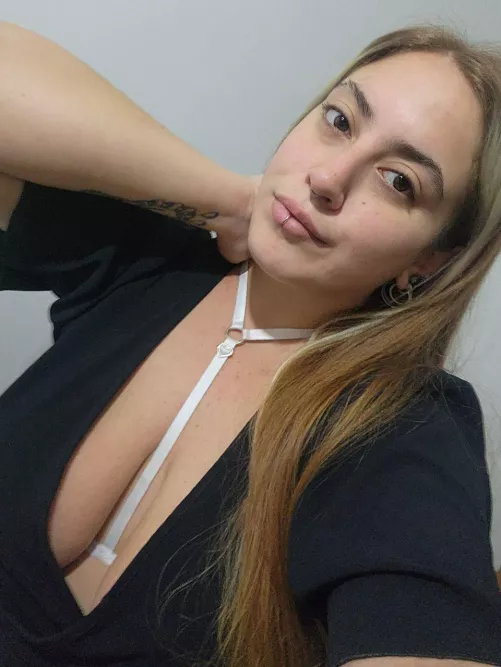 I’m curvy, I’m happy, and I’m glowing with confidence. by Altersophia_