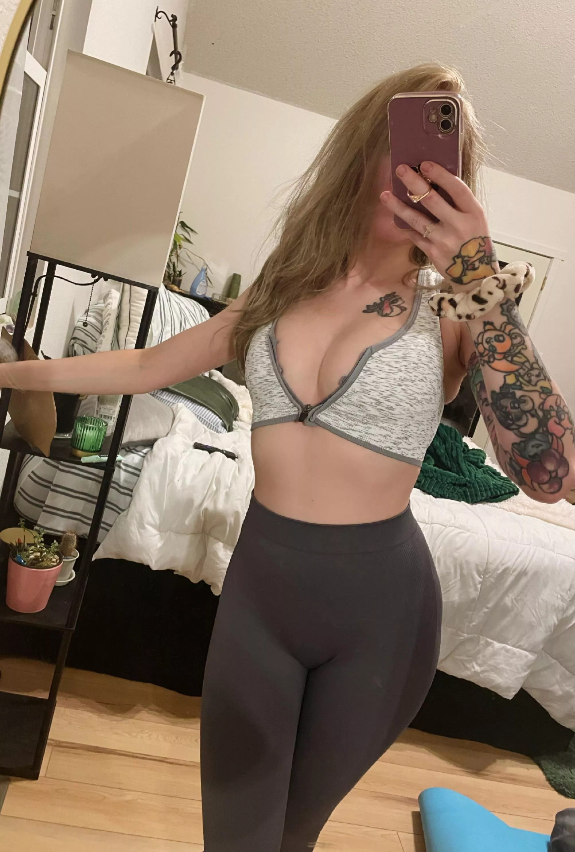 It would be a shame for my bra to come undone mid workout  posted by goddesslexiisexyfeet