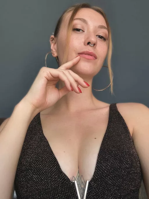 It’s a lazy day so no bra posted by Square_Asparagus9680