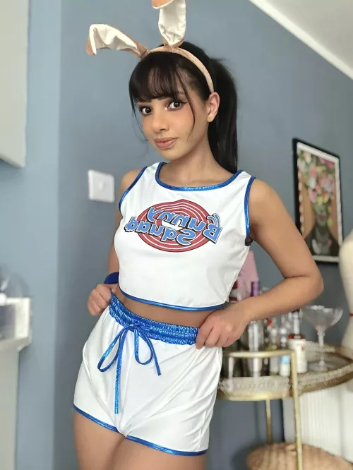 Let's play more than just a game of basketball, this bunny is very naughty by Sweet_lollypopp