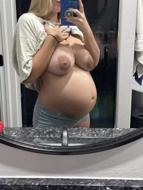 My bump is super sore today. Who going to come give me a belly rub? 🥺 (24 weeks preggo) by Yourbabybunny02