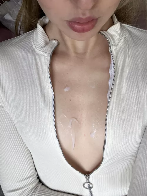 My cleavage is looking better by Arya_Doll