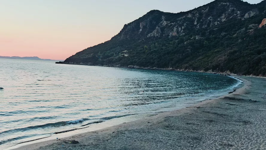 Sunset by the sea and mountain 🌊 🏔️ by Daniel_KJ