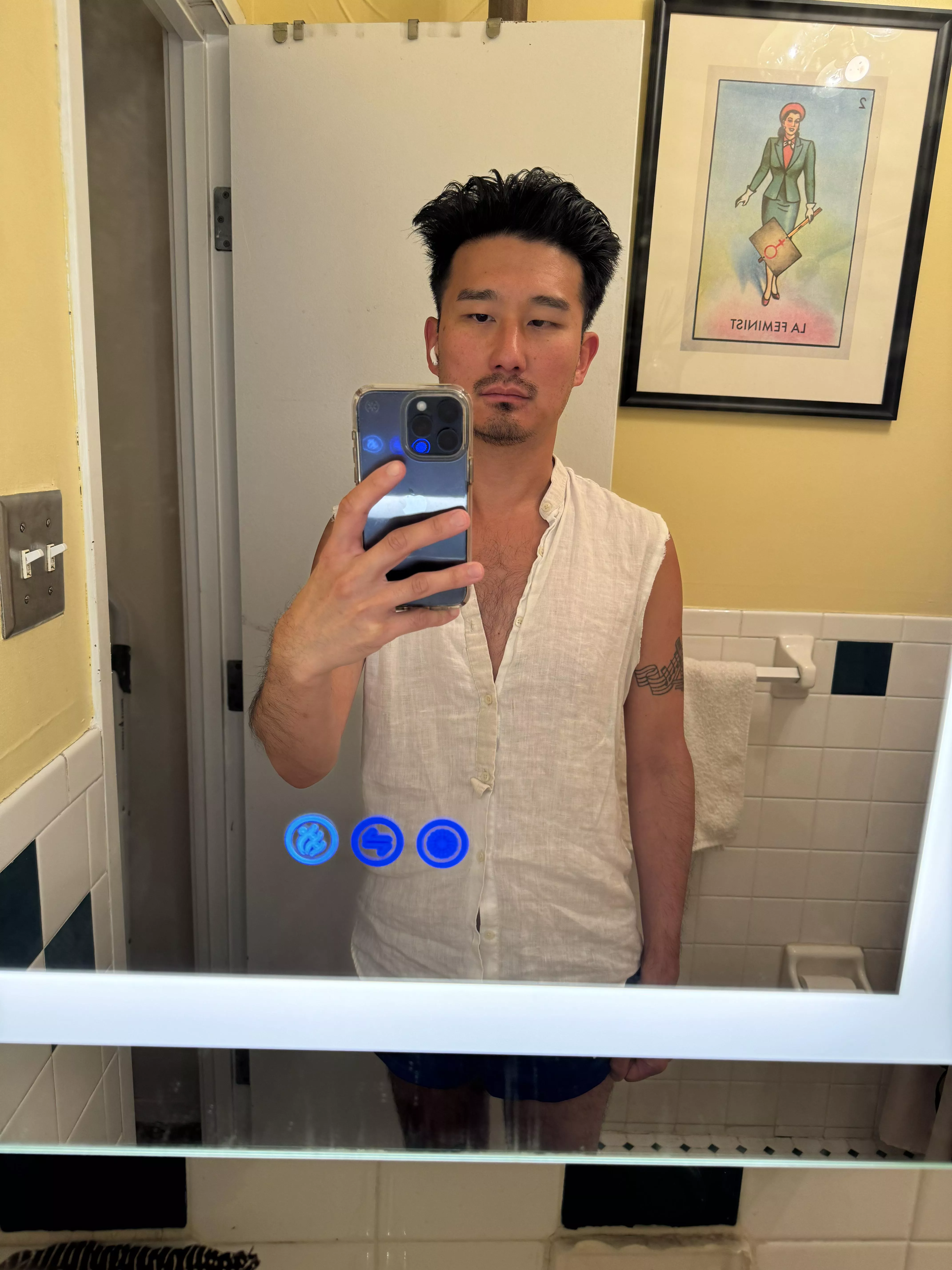 THANK YOU ALL for last #SelfieSunday. You truly lifted my spirits when I was having a lot of self doubt about myself.  posted by rossisanasshole