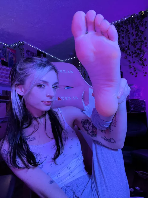 What’s the first thought that comes to your mind? 💕 by Sadgirlastrid