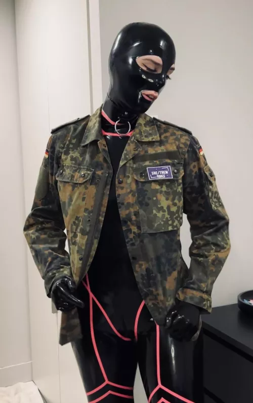 Why do I have a sudden urge to order you around? ⚔️ by NadyaShadow