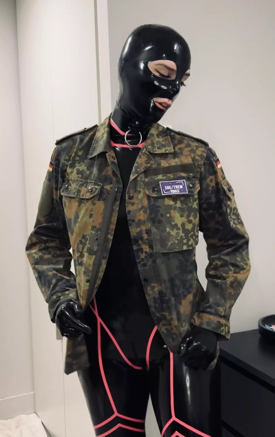 Why do I have a sudden urge to order you around? ⚔️ posted by NadyaShadow