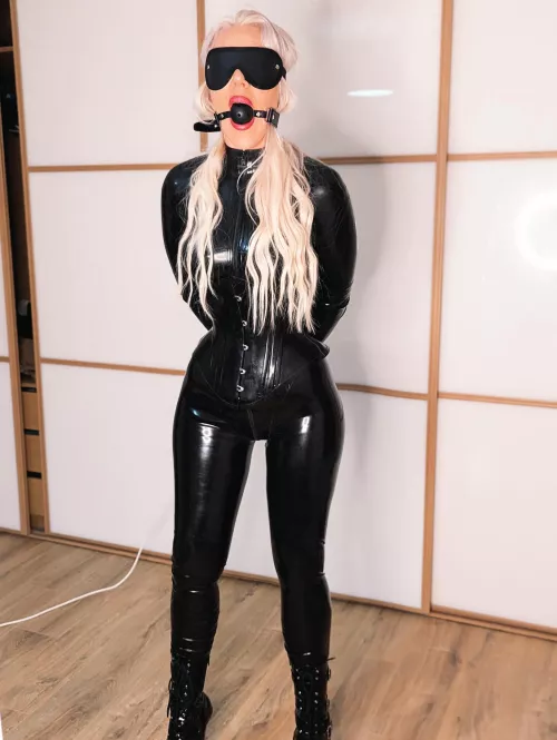 You find me like this, your first move is.. by Lulu_Pump