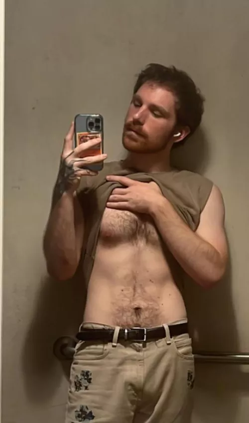 Been trying to hit the gym more! by Charlie6378