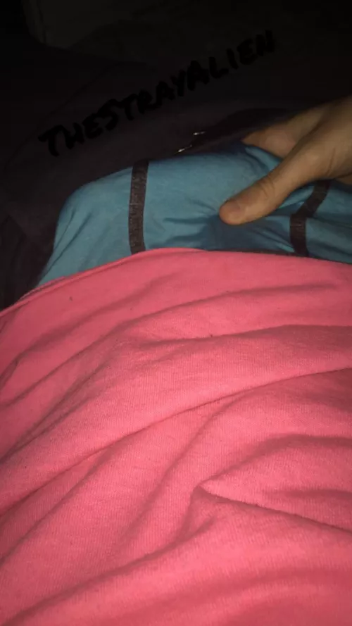 Bulge 🫢 by TheStrayAlien