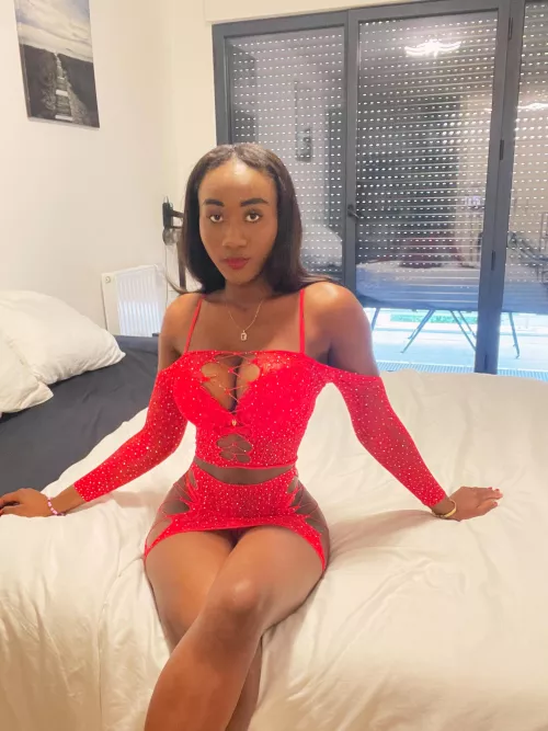 Bury your face between my thick thighs by dreamy_dalia