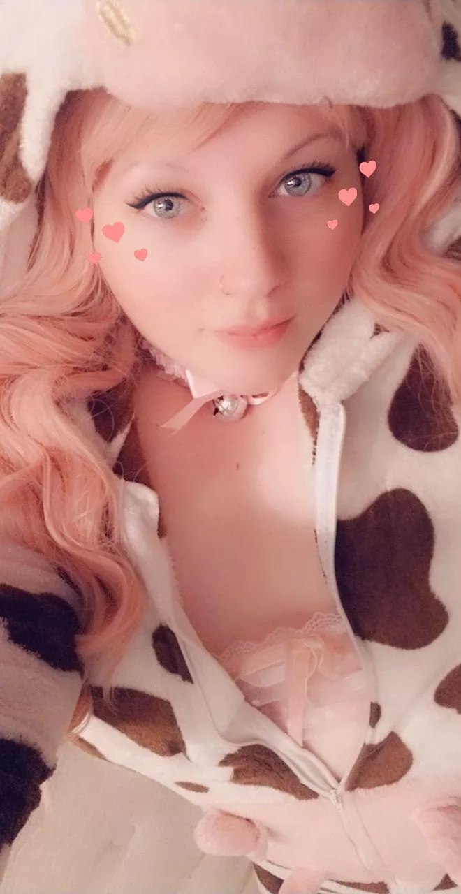 Cuddly pajammies and playing WoW posted by Zaraizumi