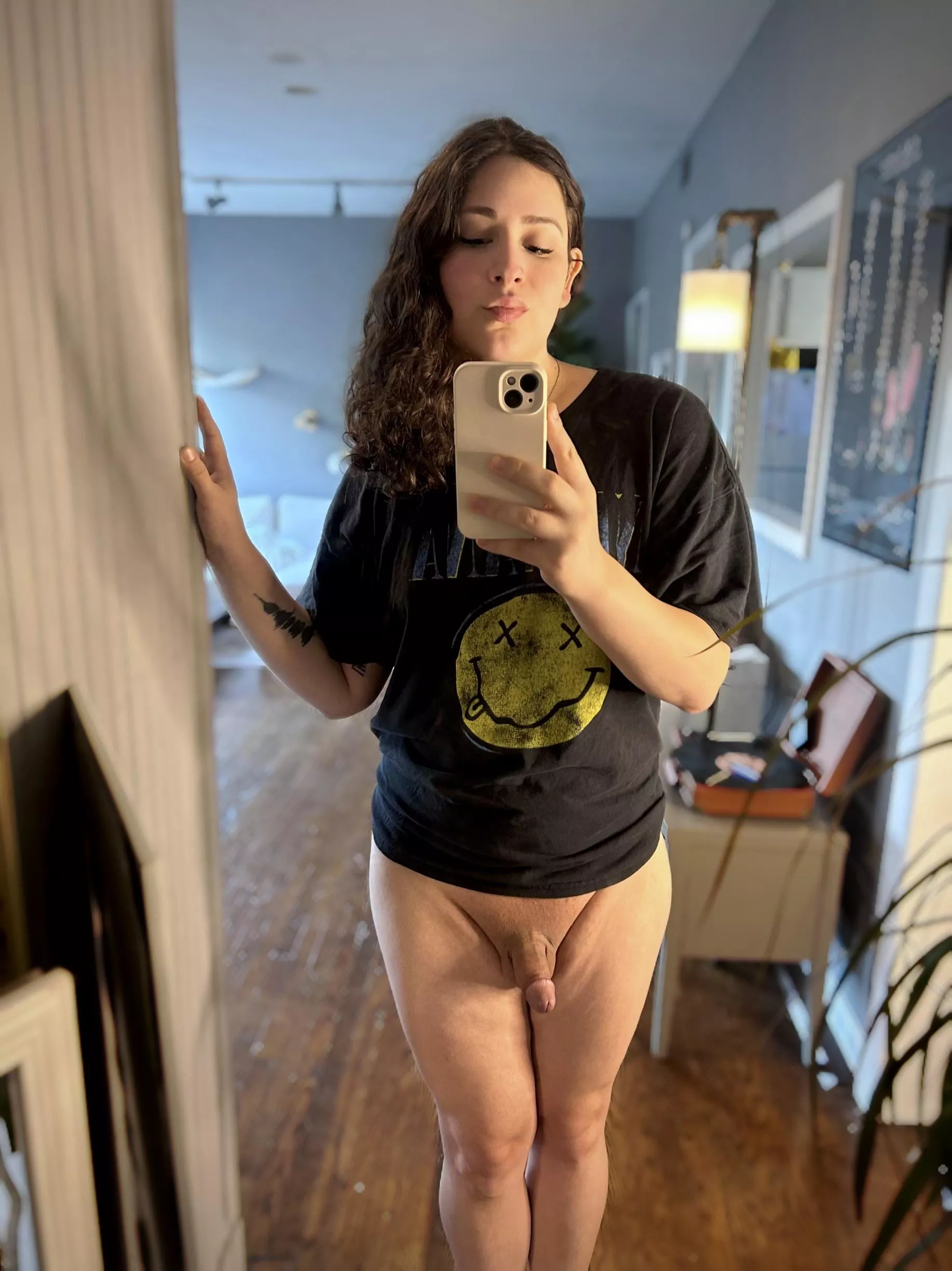 Girlfriend material or nahh posted by Julian-michaels