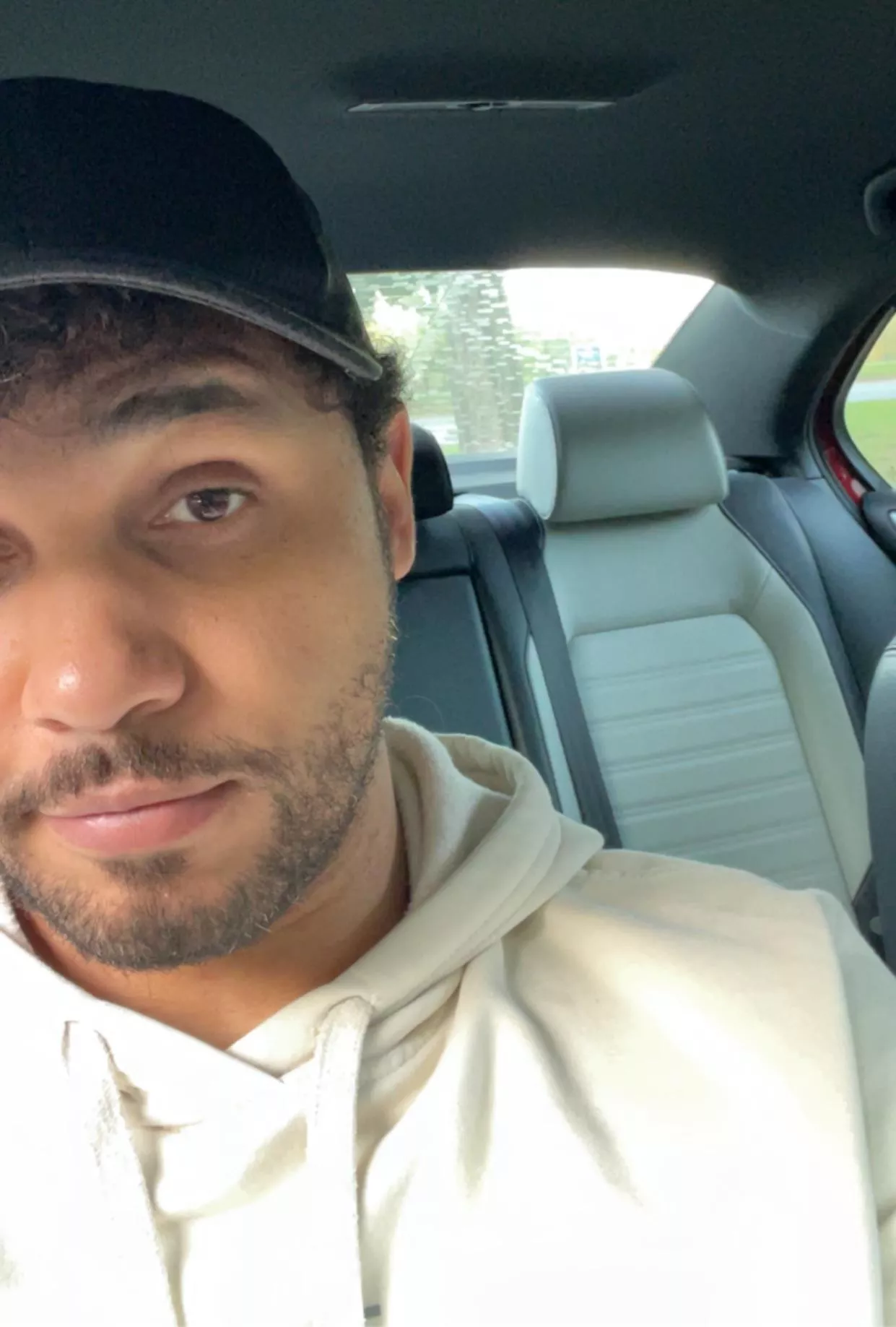 Hugz? 🥹 posted by Klutzy_Ferret_1664