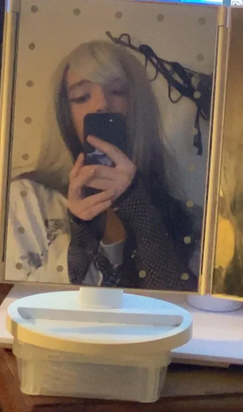 Mirror selfie 🤳  by CowAggravating1425