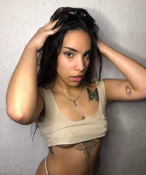 Needing a good clean 👅 by AiditaBelle