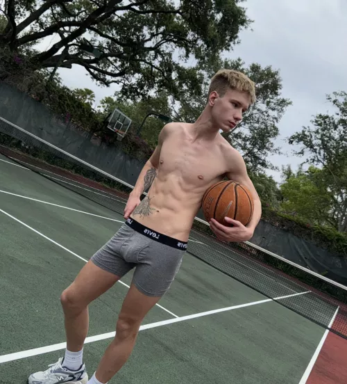 Sport makes me so beautiful by InLoveWithPleasure