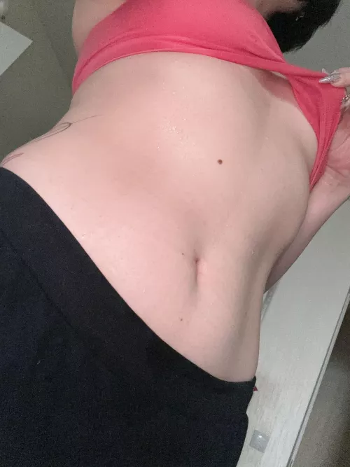 sweaty tits under top by HorizenGirly