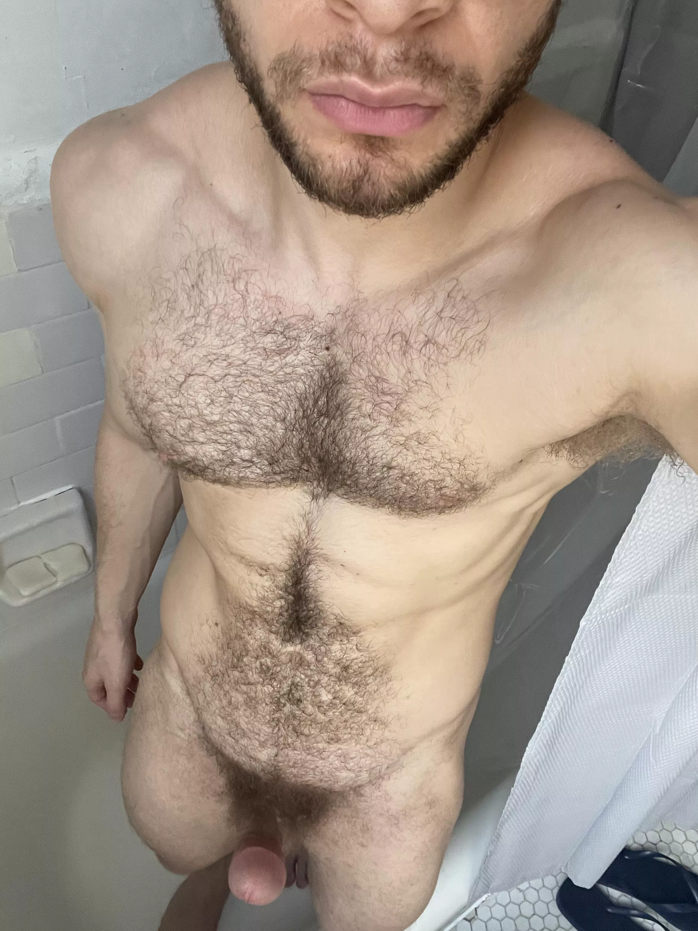 Thick head, thick bush 🌳 posted by deoctubre