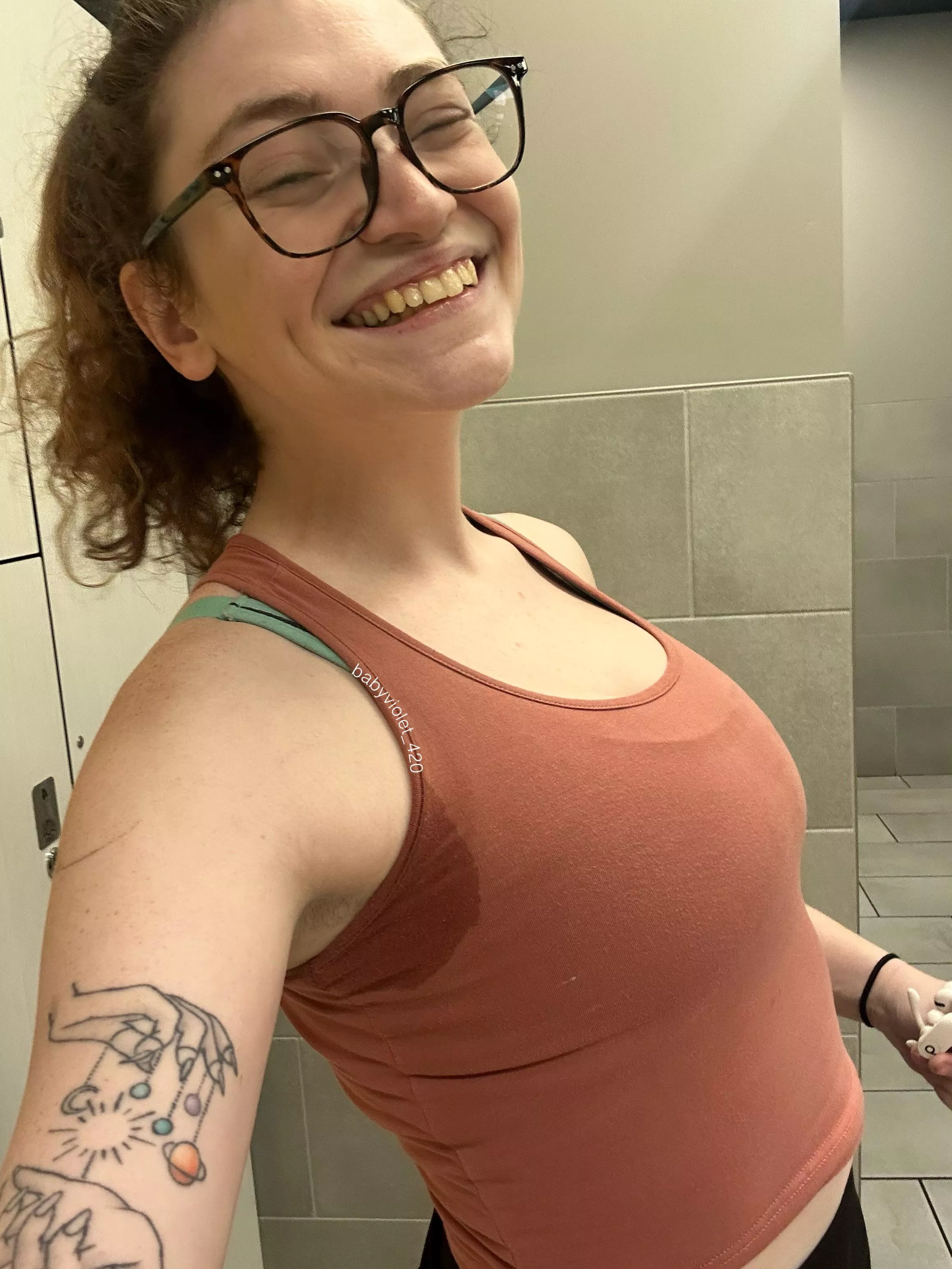 always smiling after a sweaty workout 🤭 posted by 420baby_violet
