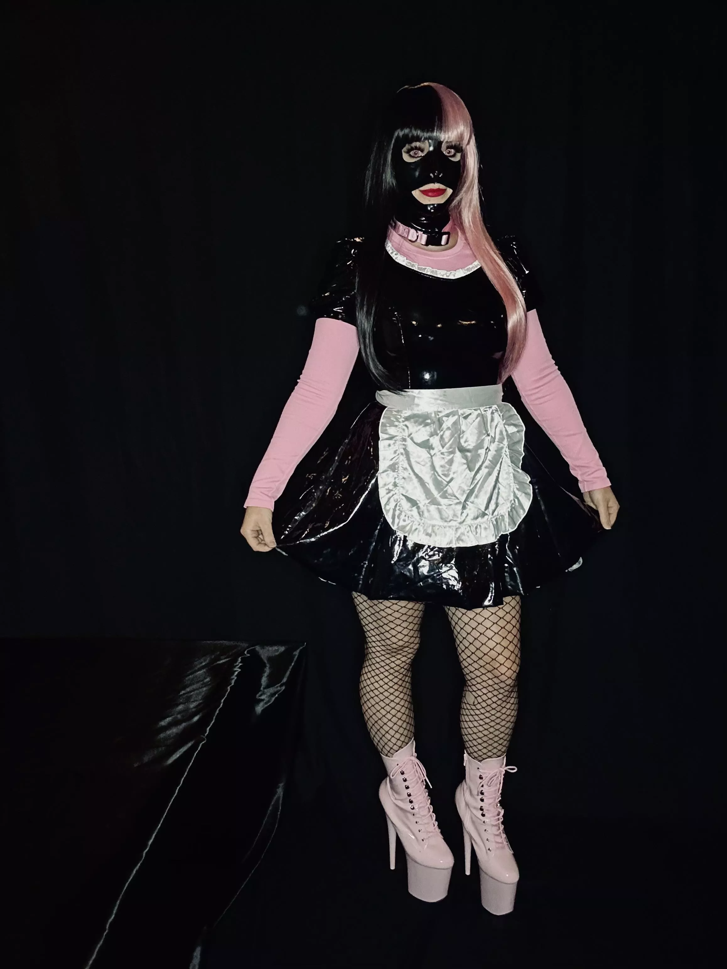 🖤 knock knock hooded maid services is here 🩷 posted by LatexLovers2