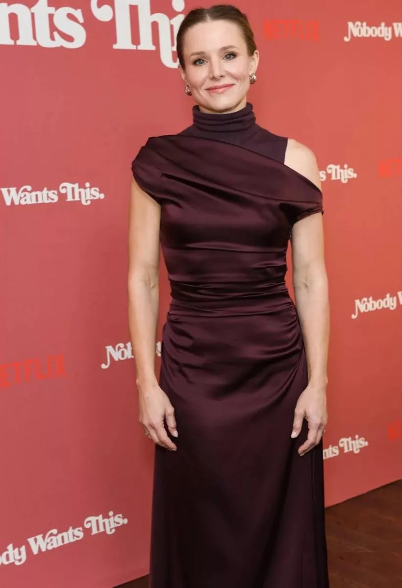 Kristen Bell posted by Ree-Ko