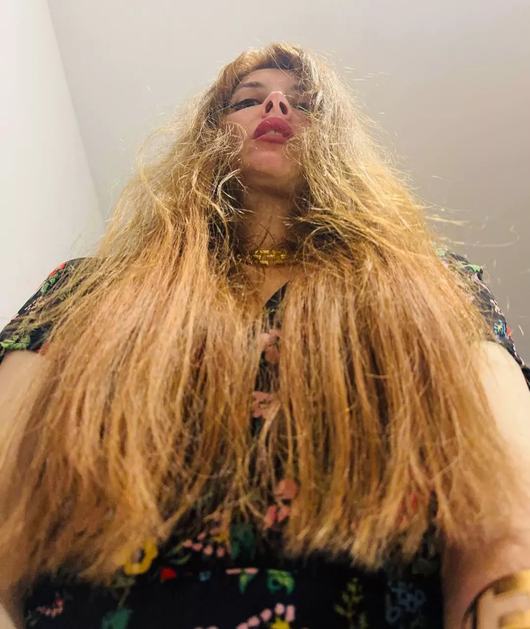 Look deep into my eyes 👁 posted by chelsearedbet31