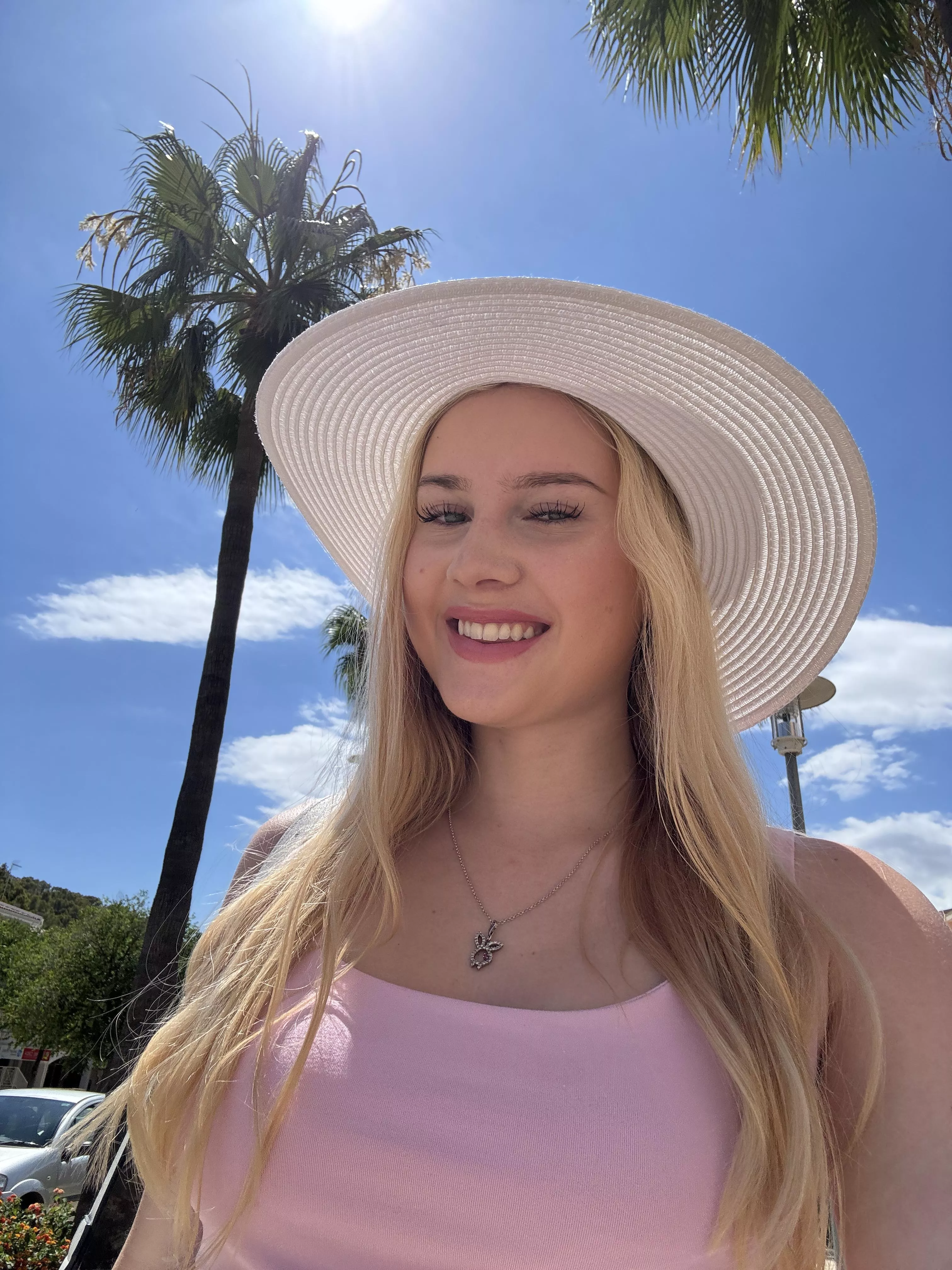 My smile immediately shows what a positive person I am posted by kiaralhillxo