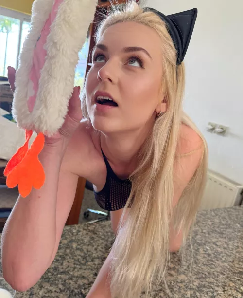 Play with this cute kitten by OpalLuxuryy