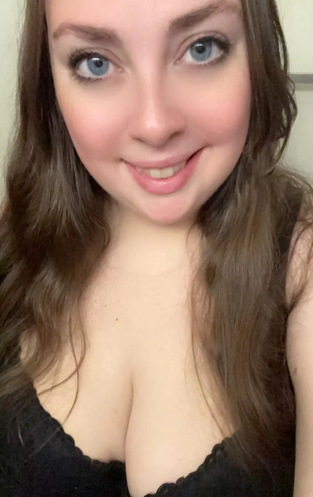 All smiles this Saturday ☺️ posted by JezebelPhoenix69