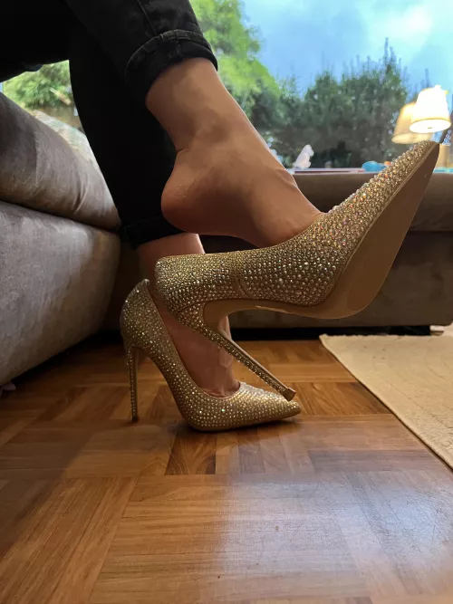 Are my heels Making you weak? (f) by _Valkyre0815