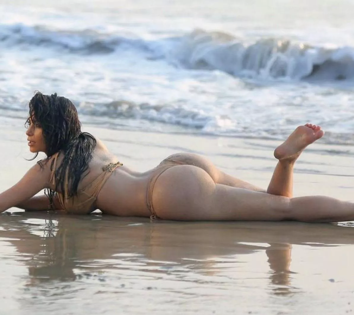 Beach babe  posted by Bigshlongx