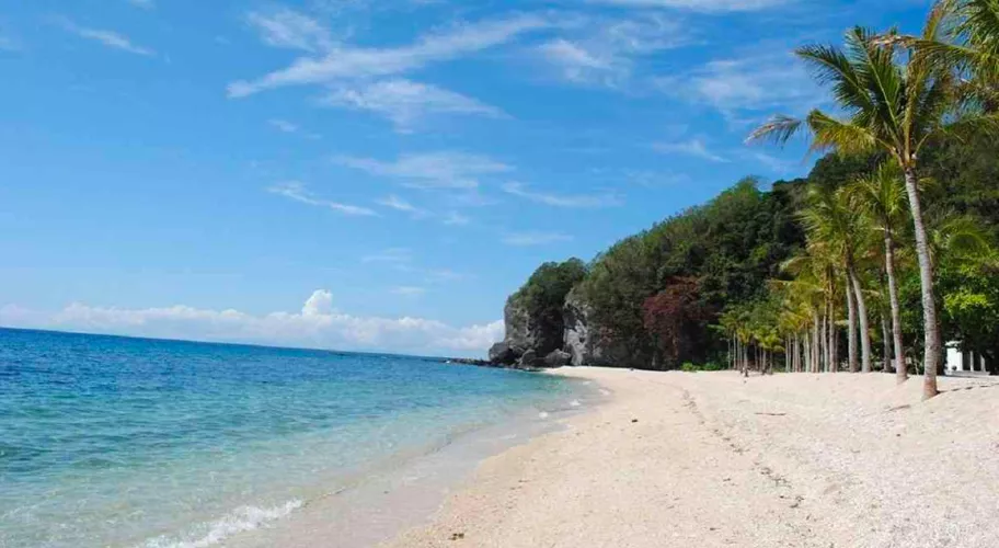 Being at the beach it makes me calm and relax  by StevenLucasss