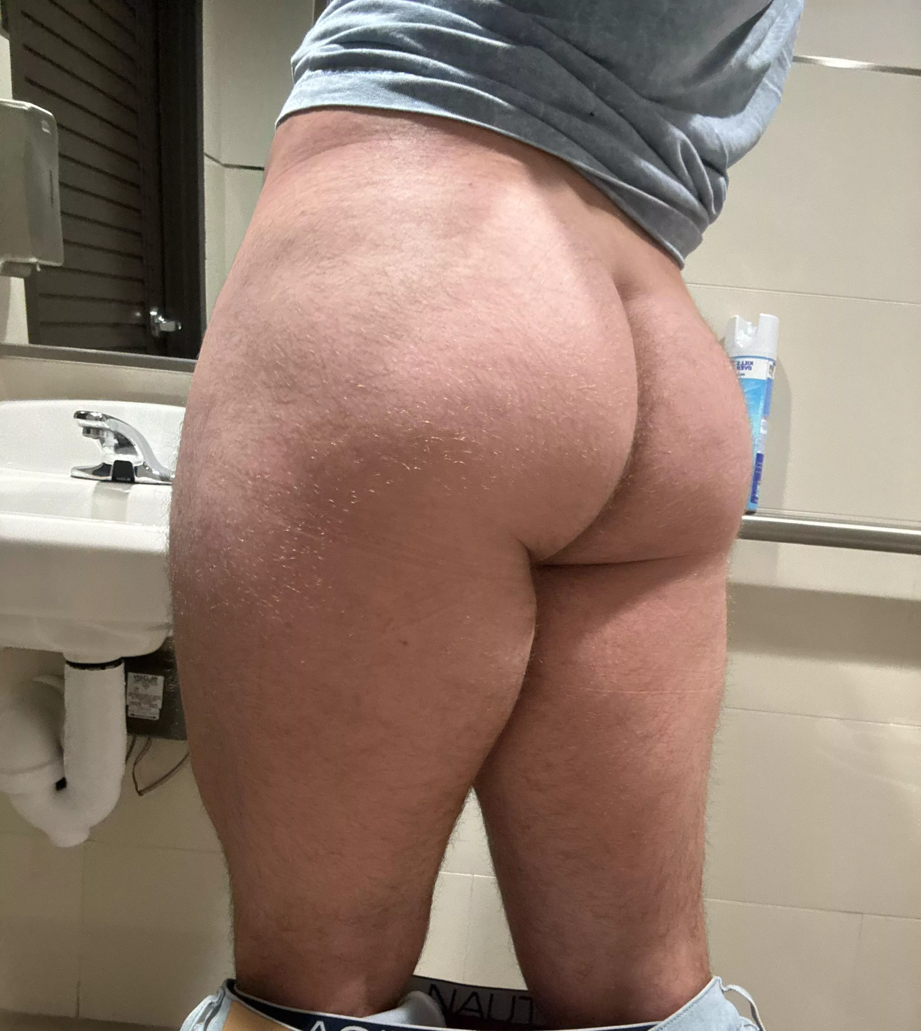 Don’t skip leg day 😈 guess my squat?  posted by maverick0093