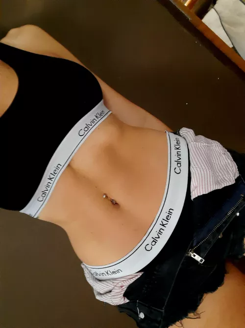 Getting ready to go to the gym 😝 by ValySolary