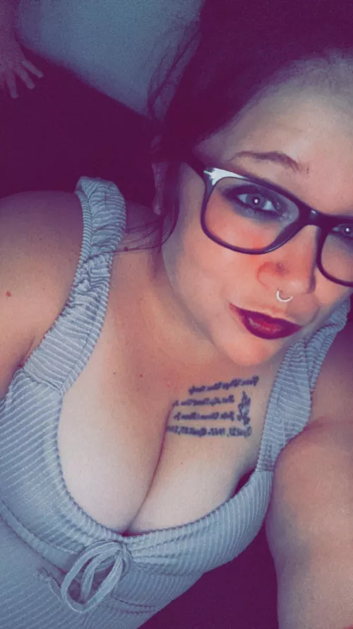 Hello. 👋🏼  by yourgirlxoxo