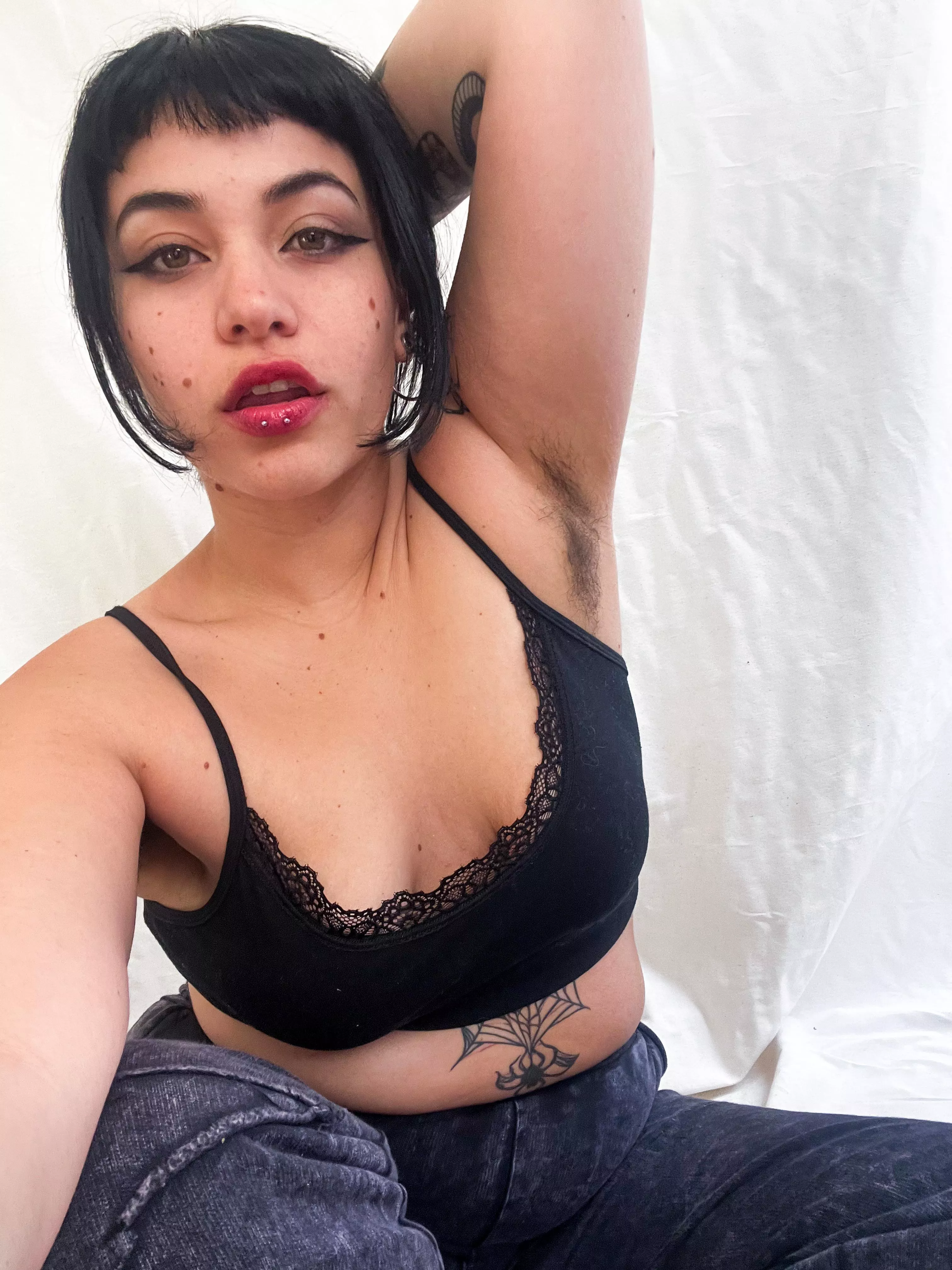 i love the feeling of saliva on my armpits  posted by heyitsmika