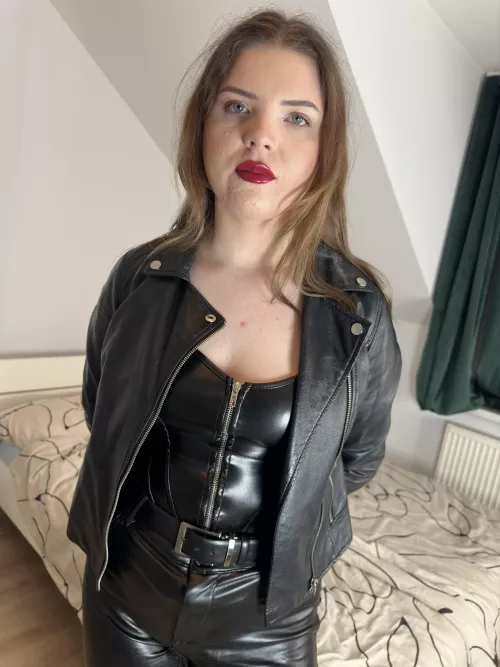 Leather corset  by Navlia