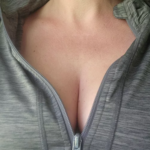 Post-walk cleavage by TheVelvetLibrary