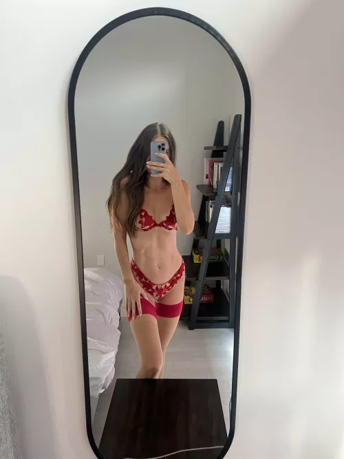 Simple lingerie never fails to surprise by labeloiseau