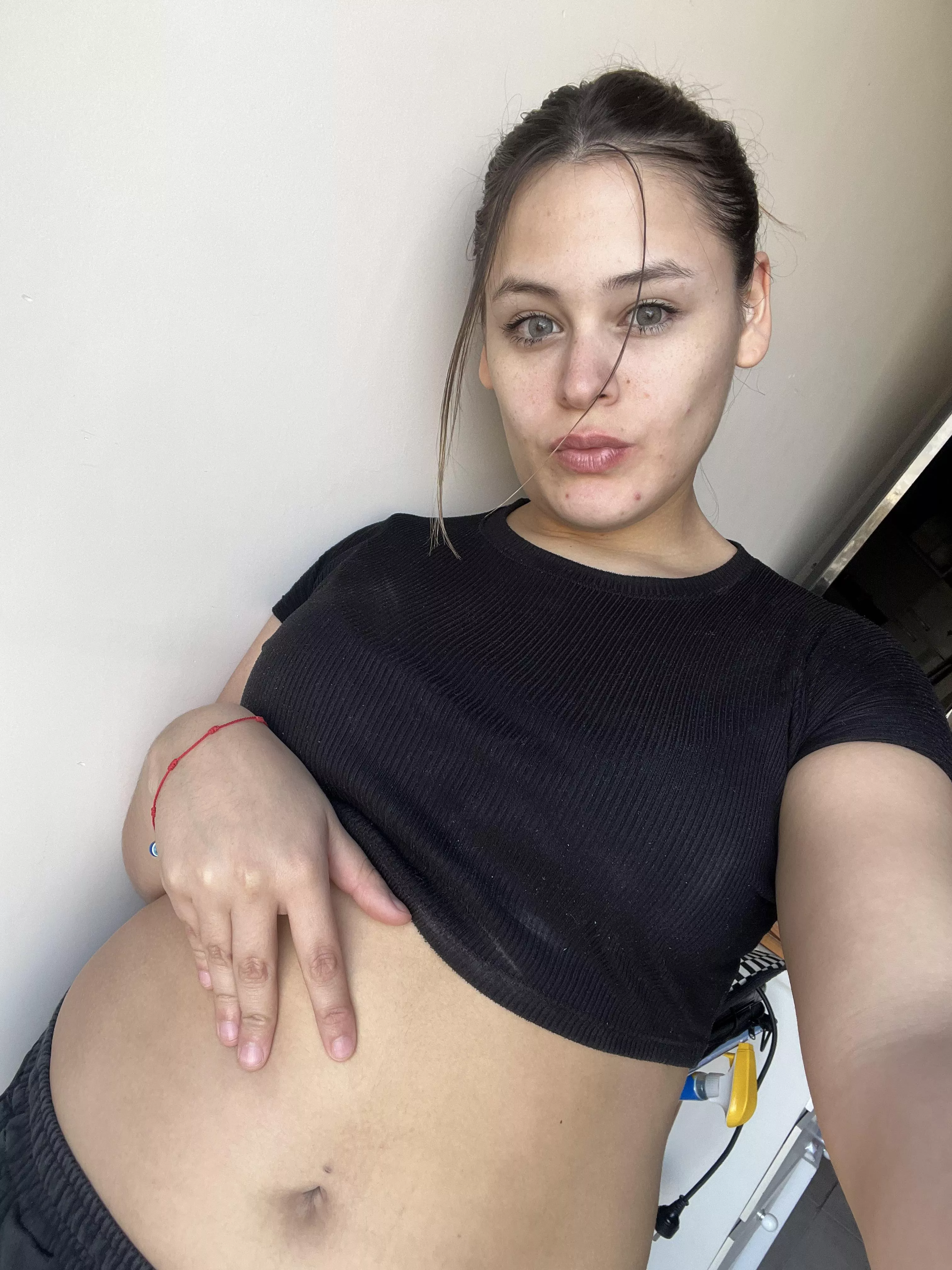 Bellybutton  posted by camovalen