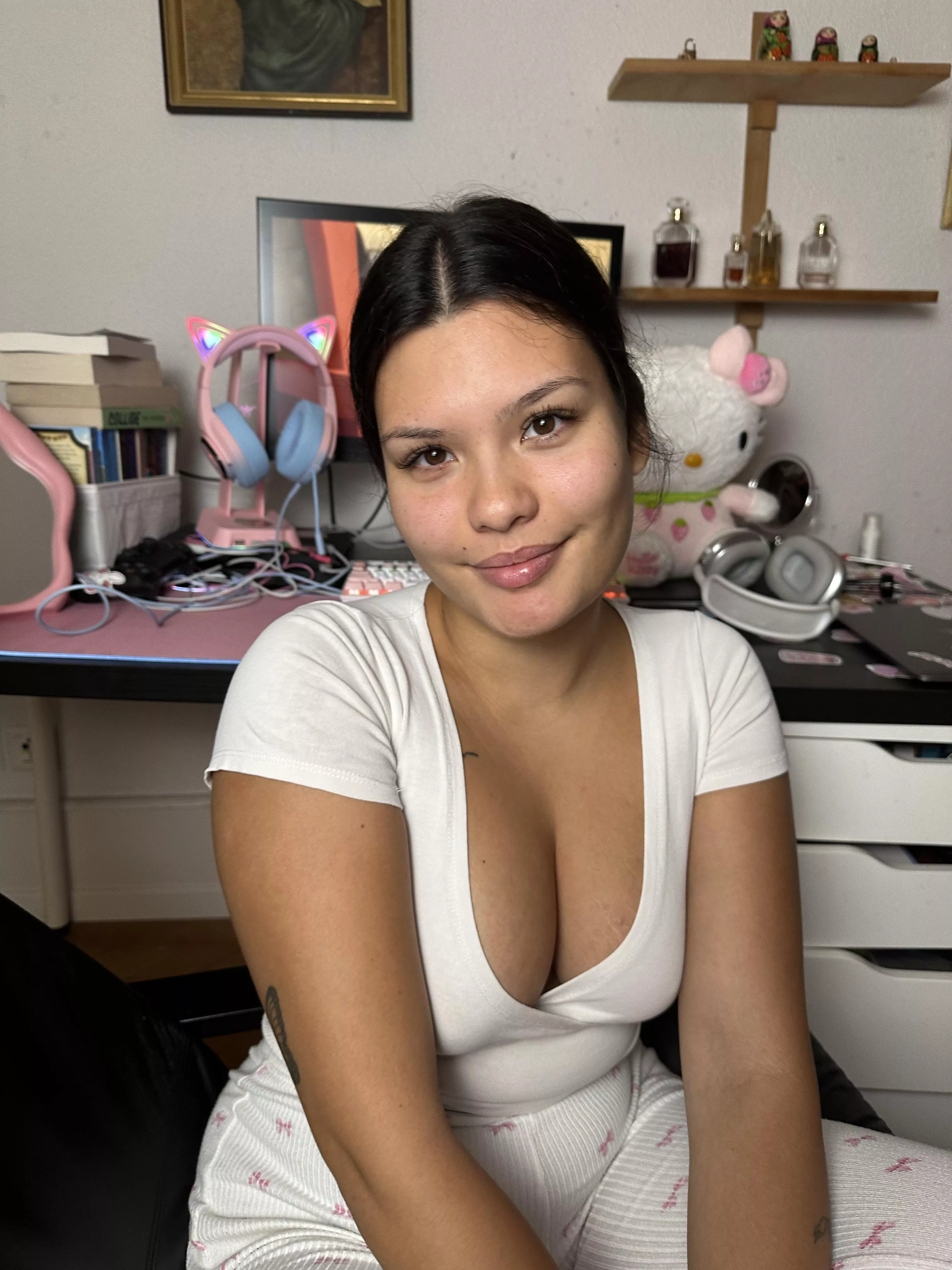 im a soft girl i would like to marry u if i really like u even in some years cause im just 19 now posted by queeniehun