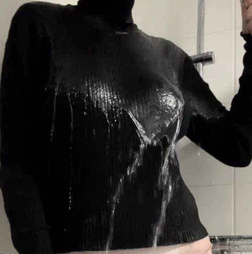 Join me in the shower  by Andreaoneonone