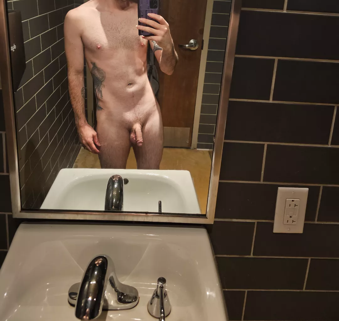 Love bathroom selfies posted by doriansgreyroom