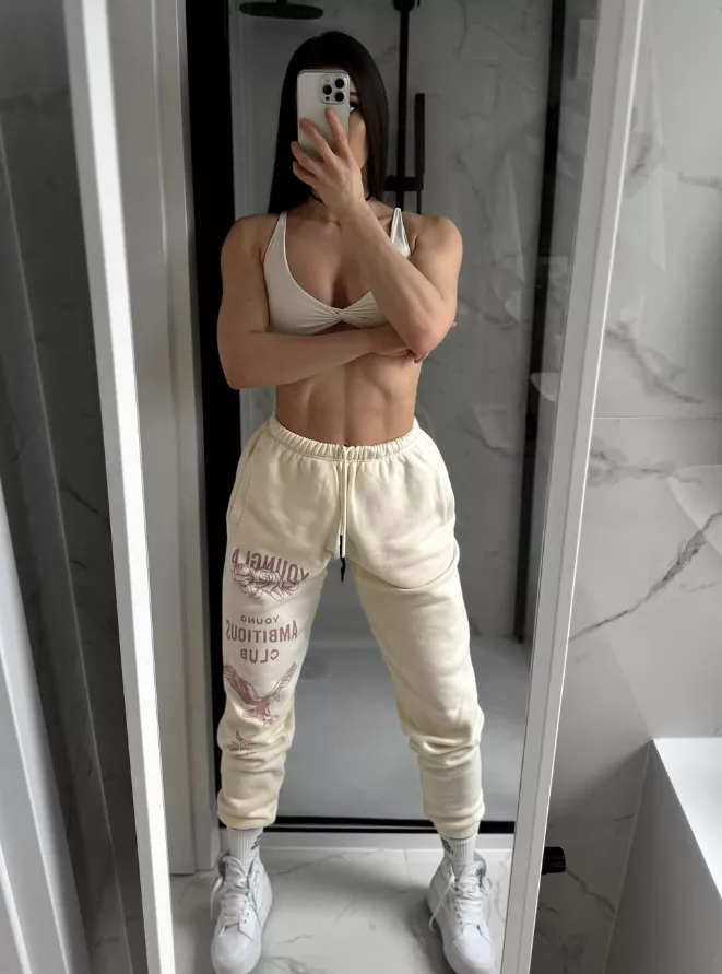 fit abs posted by linasphysiquex