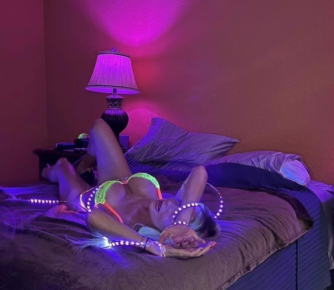 I love to play under the black lights posted by kimboslice-23