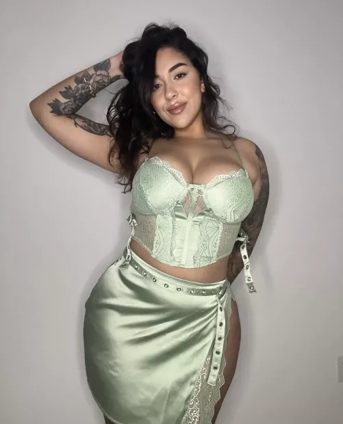 I only let guys fuck me raw
 by MilfLoverCharming