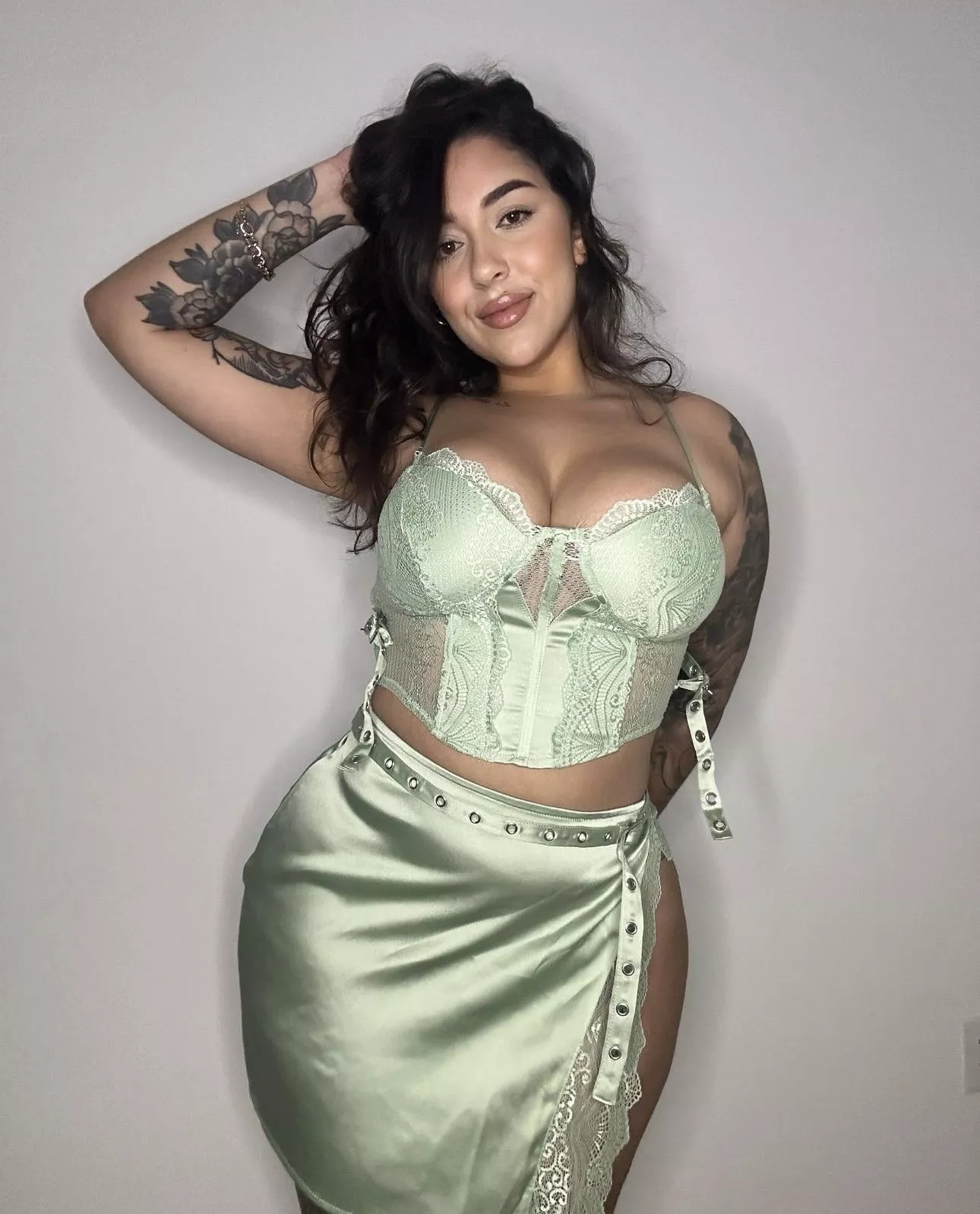 I only let guys fuck me raw
 posted by MilfLoverCharming